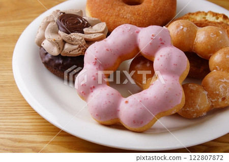 美味的甜甜圈 122807872