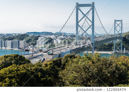 [Kitakyushu Mojiko Port: Kanmon Strait and Kanmon Bridge from Mekari No. 2 Observation Deck] 122808474