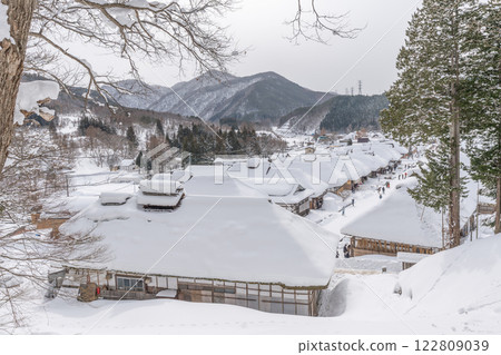 福島縣大內宿的冬日風景,茅草屋頂的驛站小鎮 福島縣大內宿的冬日風景,茅草屋頂的驛站小鎮 122809039
