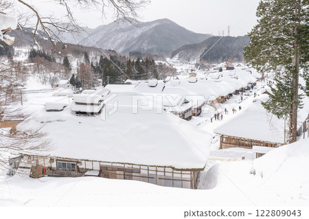福島縣大內宿的冬日風景,茅草屋頂的驛站小鎮 福島縣大內宿的冬日風景,茅草屋頂的驛站小鎮 122809043