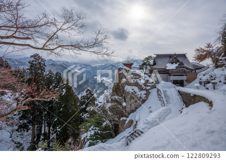 山形縣,山寺(寶珠山立石寺),雪景,風景絕佳的寺廟 山形縣,山寺(寶珠山立石寺),雪景,風景絕佳的寺廟 122809293