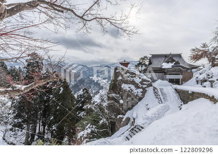 Yamagata Prefecture, Yamadera (Hojusan Risshakuji Temple), snow scenery, magnificent temple 122809296