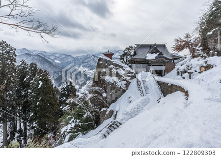 Yamagata Prefecture, Yamadera (Hojusan Risshakuji Temple), snow scenery, magnificent temple 122809303