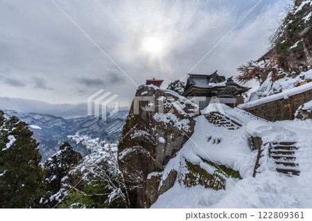 Yamagata Prefecture, Yamadera (Hojusan Risshakuji Temple), snow scenery, magnificent temple 122809361