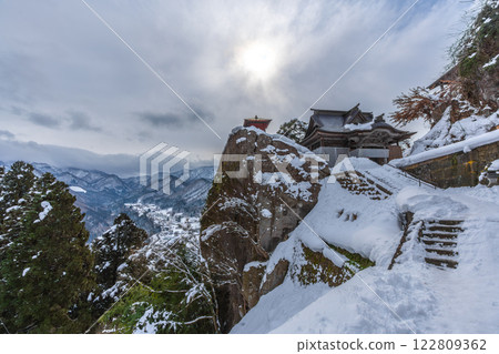 Yamagata Prefecture, Yamadera (Hojusan Risshakuji Temple), snow scenery, magnificent temple 122809362