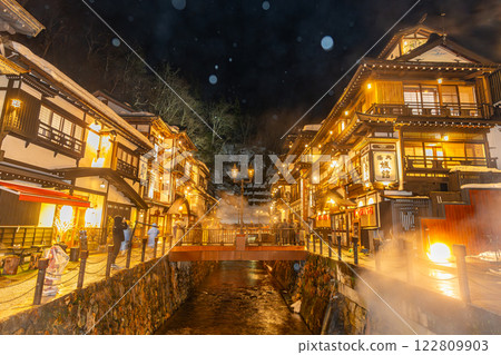雪夜的銀山溫泉(山形縣) 雪夜的銀山溫泉(山形縣) 122809903