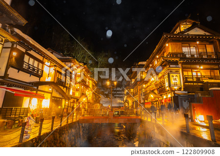 Ginzan Onsen on a snowy night (Yamagata Prefecture) Ginzan Onsen on a snowy night (Yamagata Prefecture) 122809908