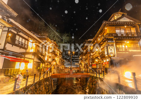 雪夜的銀山溫泉（山形縣） 122809910