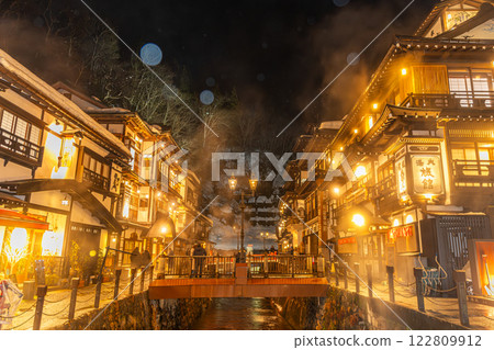 雪夜的銀山溫泉（山形縣） 122809912