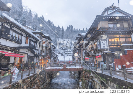 雪天早晨的銀山溫泉（山形縣） 122810275