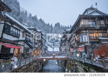 Ginzan Onsen on a snowy morning (Yamagata Prefecture) 122810335