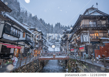 Ginzan Onsen on a snowy morning (Yamagata Prefecture) Ginzan Onsen on a snowy morning (Yamagata Prefecture) 122810409