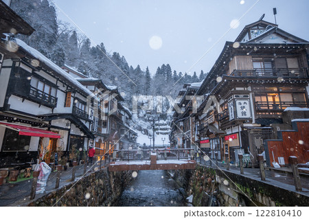 Ginzan Onsen on a snowy morning (Yamagata Prefecture) Ginzan Onsen on a snowy morning (Yamagata Prefecture) 122810410