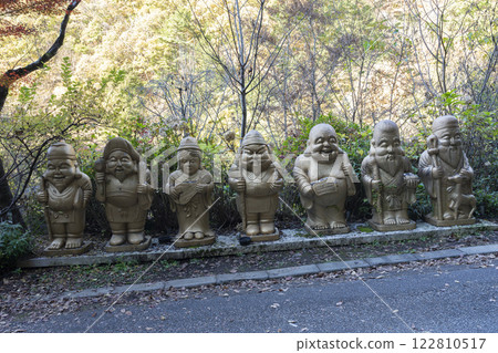 The Seven Lucky Gods in Shosenkyo 122810517