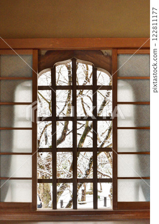 At Enkoji Temple on a snowy day 122811177