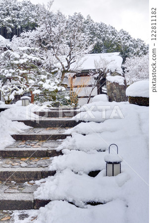 At Enkoji Temple on a snowy day At Enkoji Temple on a snowy day 122811182
