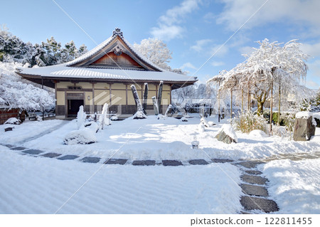 At Enkoji Temple on a snowy day At Enkoji Temple on a snowy day 122811455