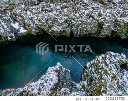 Snow-covered winter mountain river, Oboke, Tokushima Prefecture, early February 122811762