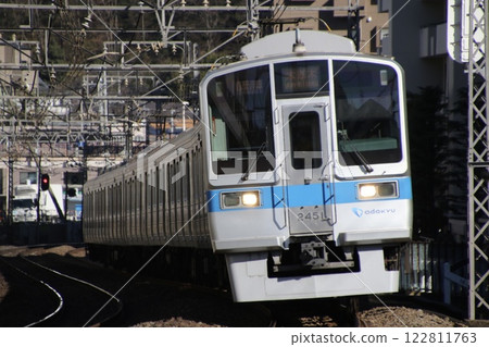 小田急2000系列列車在小田原線上運行 122811763
