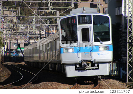 小田急1000系列列車在小田原線上運行 122811797
