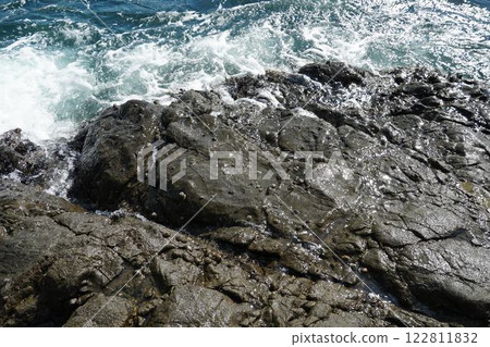Waves and rocks-1 122811832