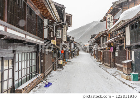 Snowing Nara well inn 122811930