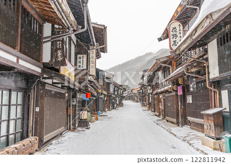 下雪的奈良井旅館 122811942