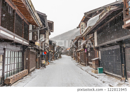 Snowing Nara well inn 122811945