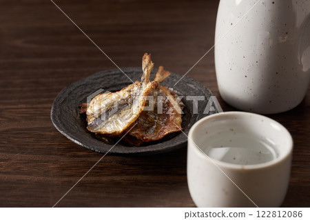 烤竹莢魚 - 一道美味的圖像 烤竹莢魚 - 一道美味的圖像 122812086