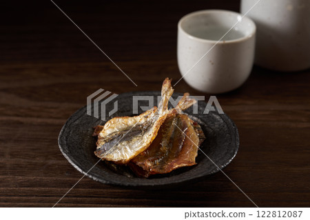 烤竹莢魚 - 一道美味的圖像 烤竹莢魚 - 一道美味的圖像 122812087