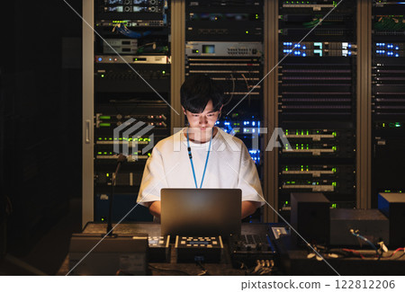 A young male server engineer typing on a computer 122812206