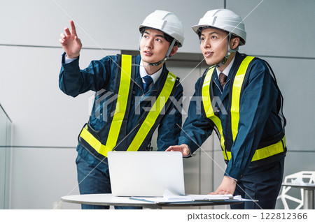A male construction manager working 122812366