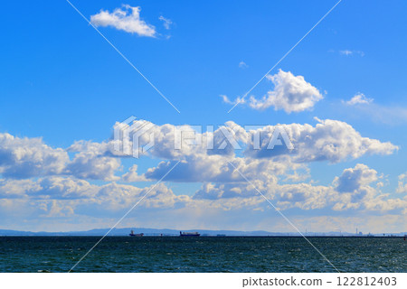 A view of the beautiful sky with clouds and the Sodegaura area from Wakasu Seaside Park 122812403
