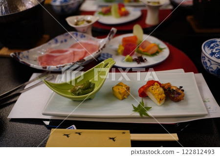 在旅館吃晚餐 122812493