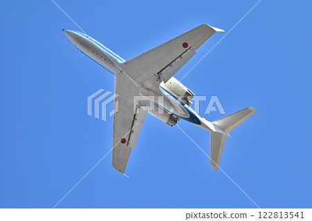 Self-Defense Forces multipurpose support aircraft U-4 takes off from Iruma Air Base, blue sky Self-Defense Forces multipurpose support aircraft U-4 takes off from Iruma Air Base, blue sky 122813541