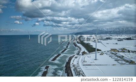 冬季富山縣入善町海岸的鳥瞰圖 冬季富山縣入善町海岸的鳥瞰圖 122814159