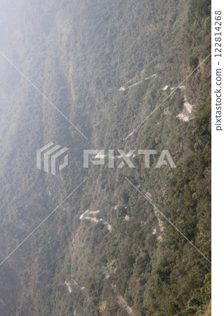 [Peru] The winding road to Machu Picchu 122814268