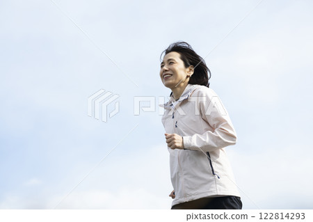 中年婦女慢跑 122814293