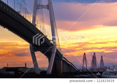 Nagoya Port Triton and the sunset 122815019