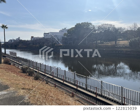 Park along the river 122815039