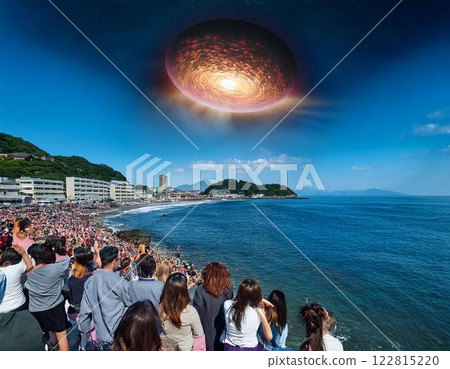 Meteorite falling into the ocean and coastal residents 122815220