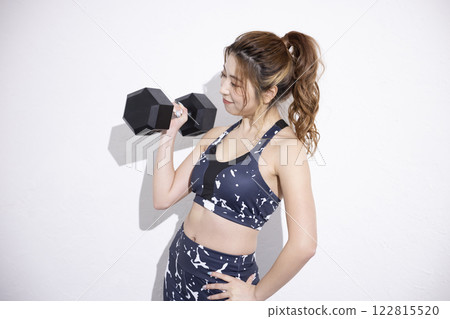 Young woman doing physical exercise 122815520