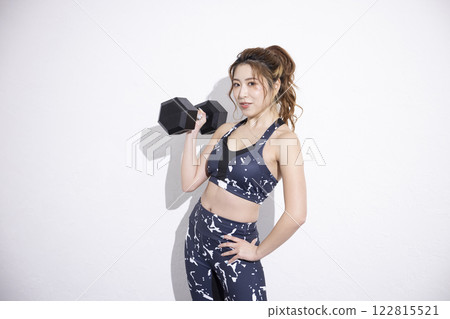 Young woman doing physical exercise 122815521