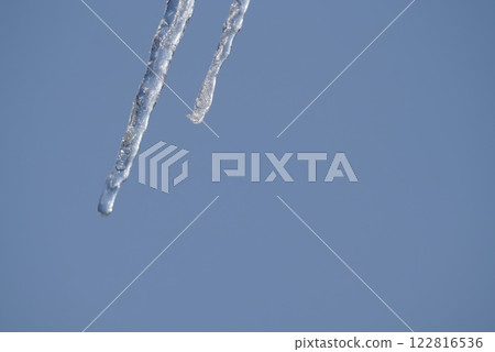 Blue sky and ice pillar 122816536