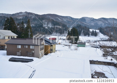 View of Togari-Nozawaonsen Station from Nishi-Otaki Station on the JR East Iiyama Line (December 2022) View of Togari-Nozawaonsen Station from Nishi-Otaki Station on the JR East Iiyama Line (December 2022) 122816953
