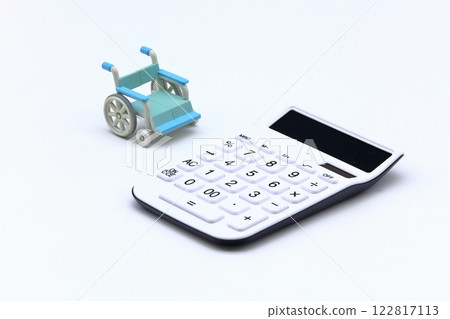 Image of nursing care and medical expenses 122817113