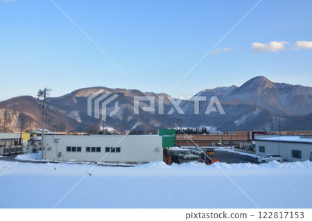 從 JR 東日本飯山線戶徠野澤溫泉站到笠站的景色(2022 年 12 月) 從 JR 東日本飯山線戶徠野澤溫泉站到笠站的景色(2022 年 12 月) 122817153