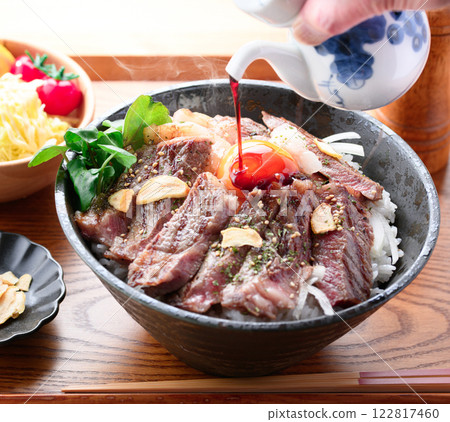 Steak bowl (Japanese beef sirloin steak) 122817460