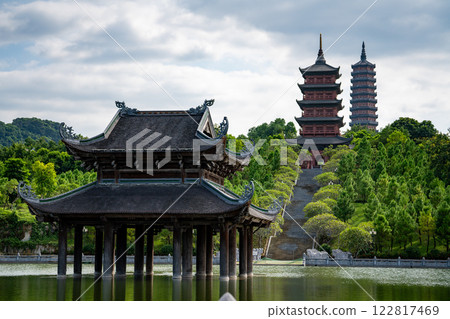 水上神殿和巨塔，白亭寺 122817469