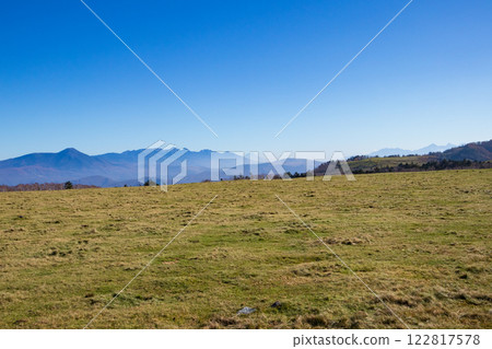 秋天從美原高原看到的八嶽和富士山,前景是霧峰 秋天從美原高原看到的八嶽和富士山,前景是霧峰 122817578